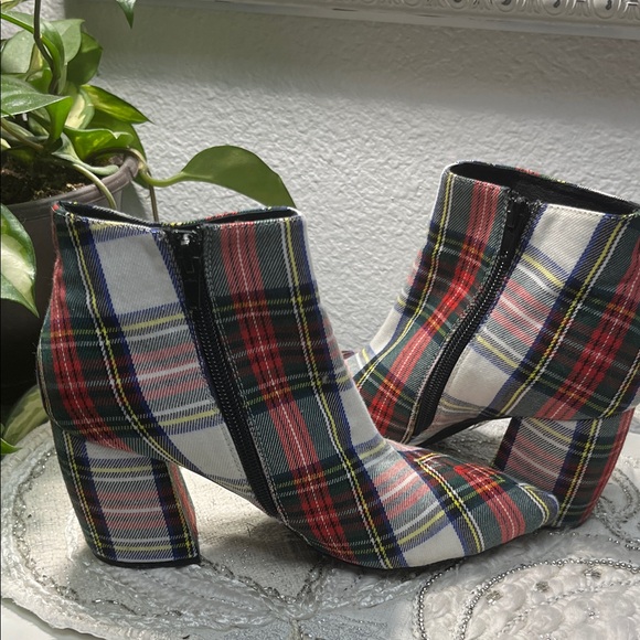 EUC Jeffrey Campbell Plaid Ankle Boots - Picture 9 of 12